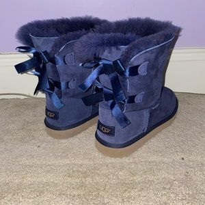 Bailey Bow Uggs💙